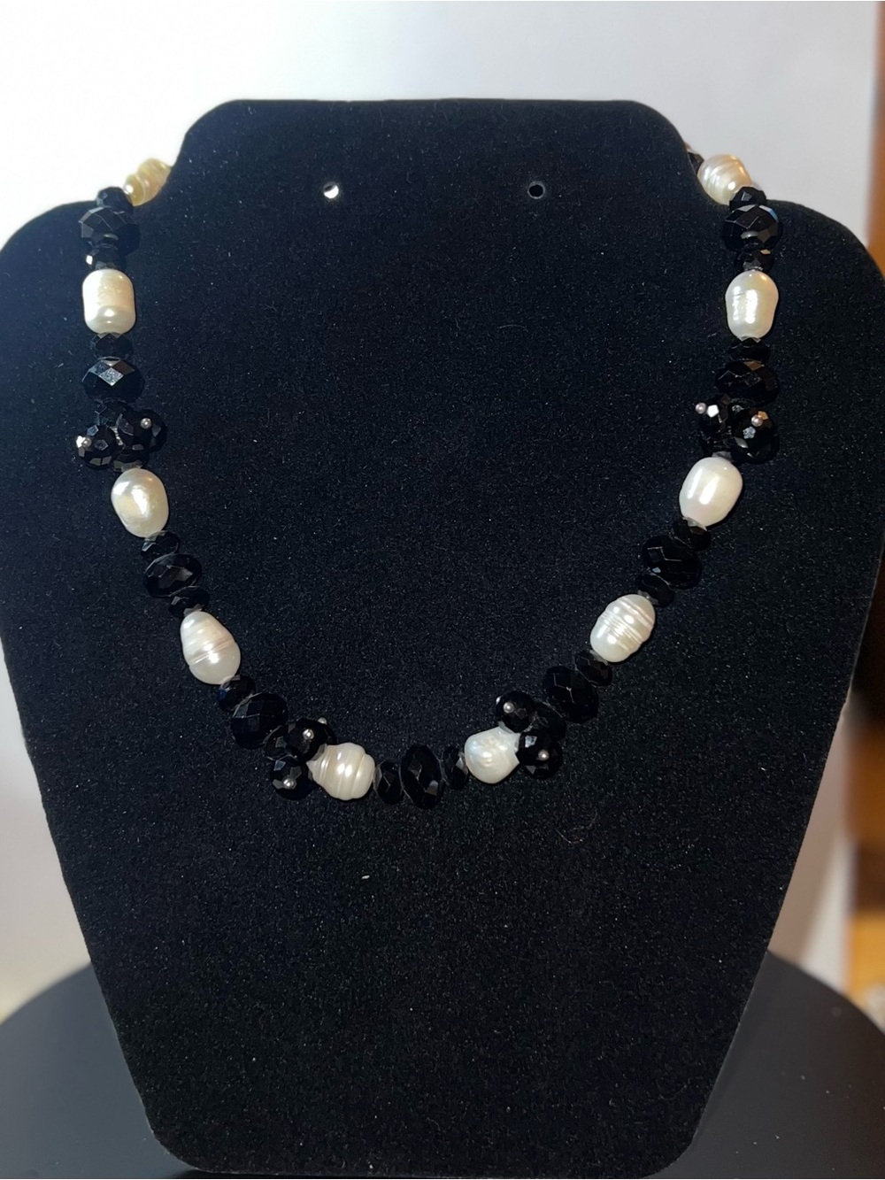Pearl and Black Bead Women's Necklace - Elegant Contrast